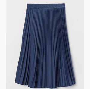H&M pleated skirt